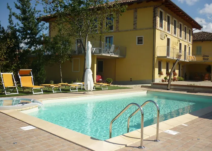 Bianconiglio Bauernhof Monforte dʼAlba